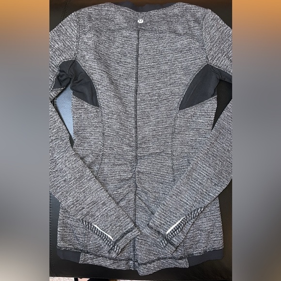 {EUC LuluLemon Base Runner Long Sleeve Top Mini Pique Heathered Black Size 4} - Picture 10 of 14